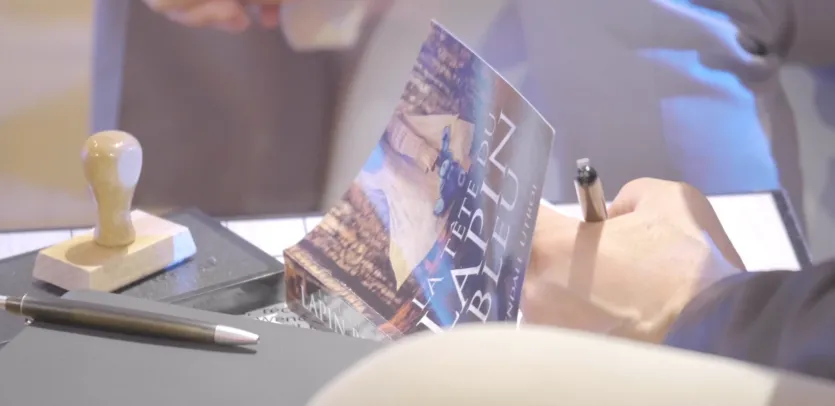 Séance de dédicaces et remise de cadeaux corporate