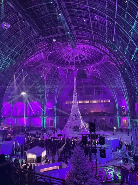 Détail de la scénographie immersive et de l'éclairage