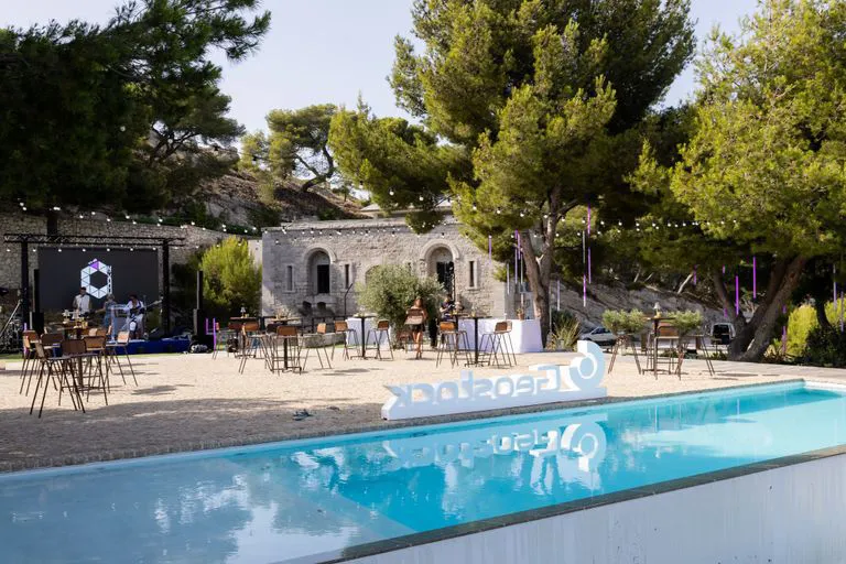 Scénographie extérieure et mise en lumière de l'événement Vinci Group