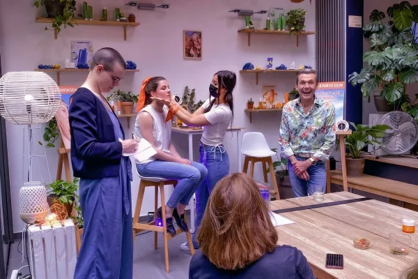 Atelier maquillage artistique et expression créative pour collaborateurs en team building